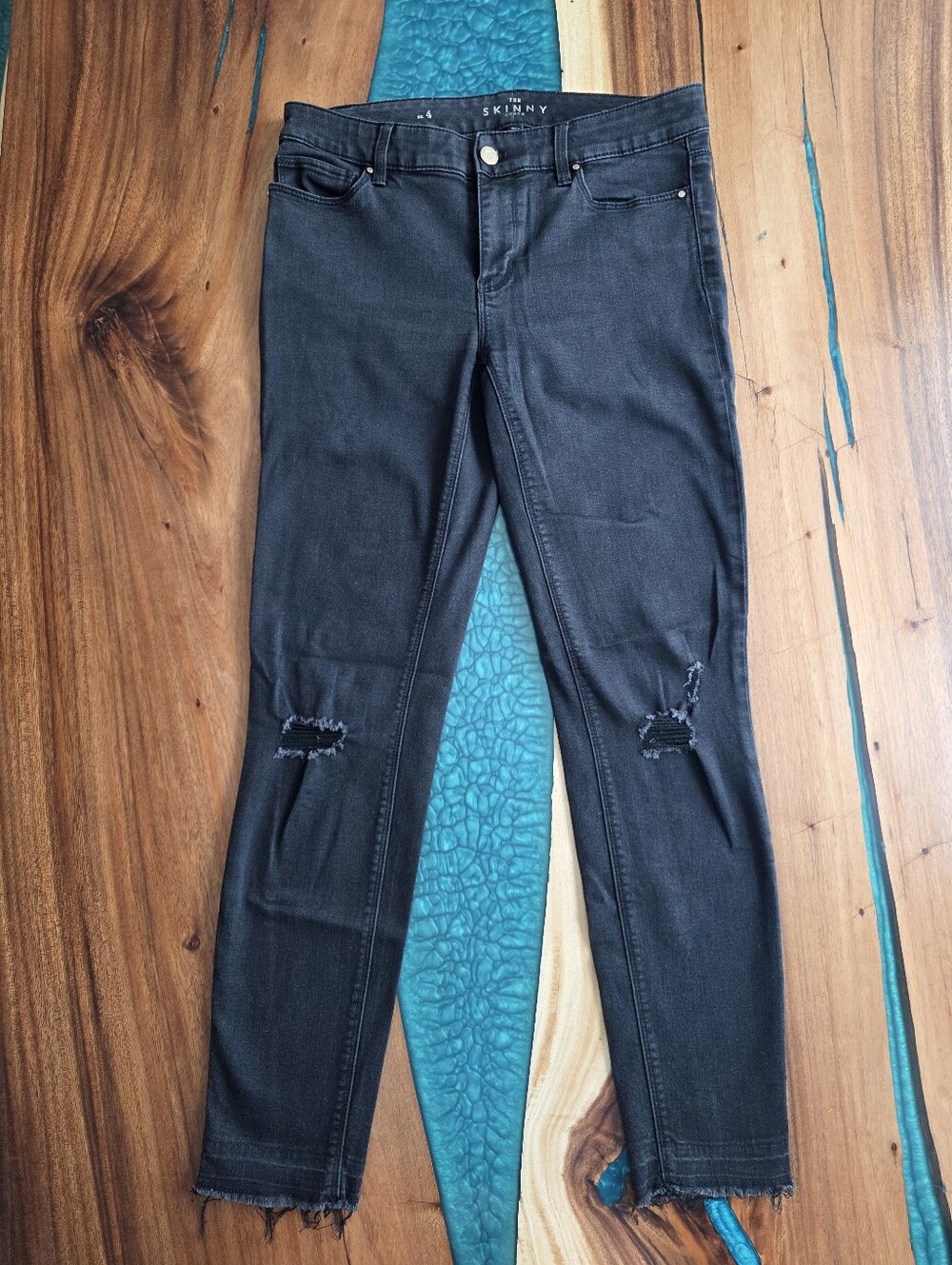 ✨ White House Black Market "The Skinny" Distressed Ankle Jeans ✨